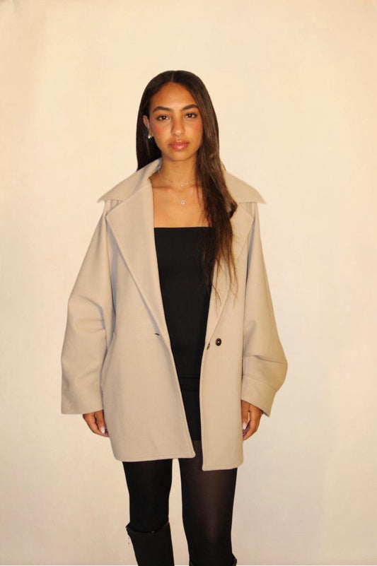 The oversized coat in beige