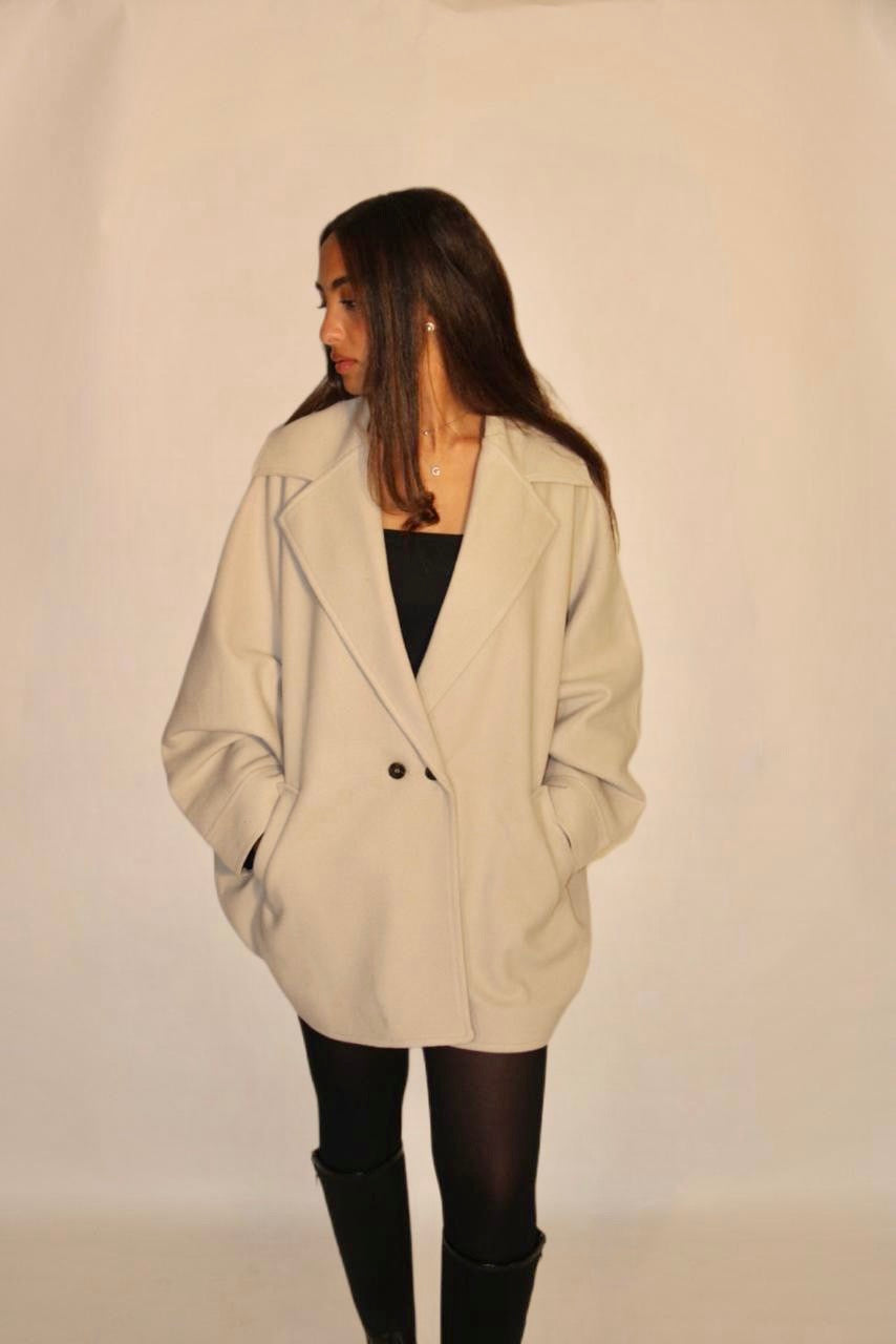 The oversized coat in beige