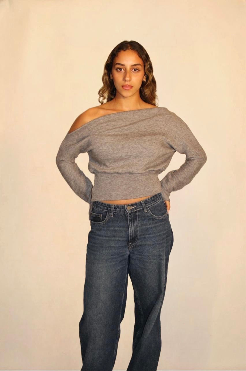 The off-shoulder sweater in grey
