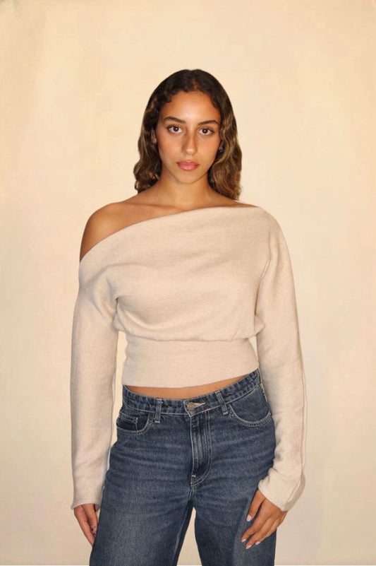 The off-shoulder sweater in beige