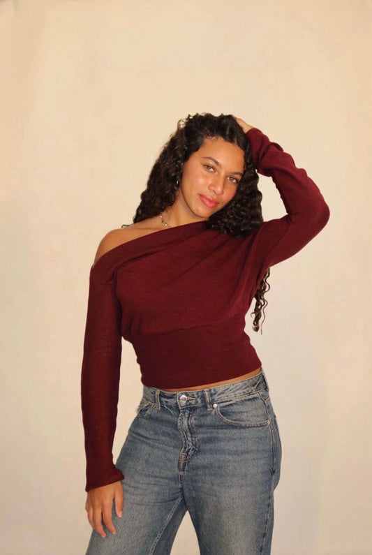 The off-shoulder sweater in burgundy