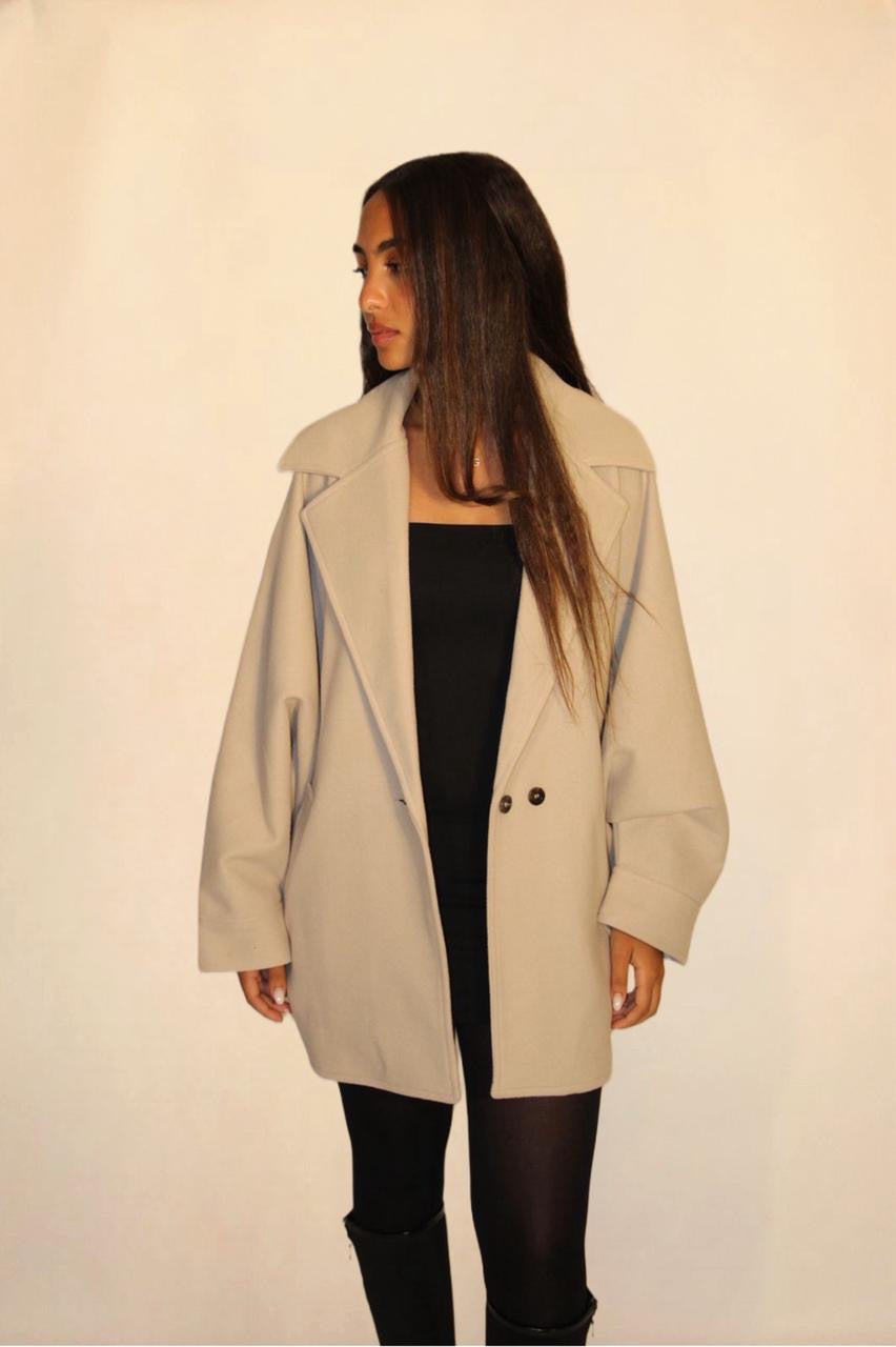 The oversized coat in beige