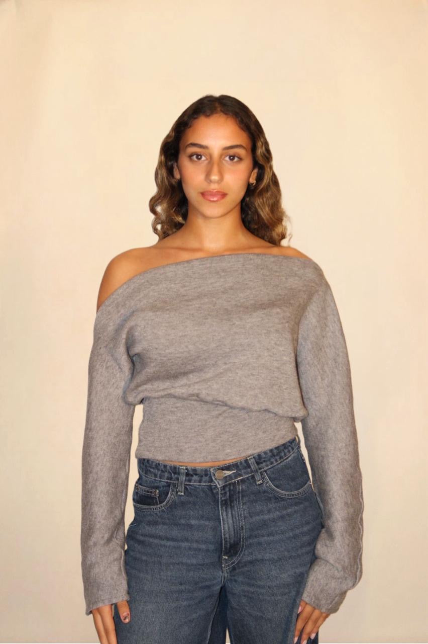 The off-shoulder sweater in grey