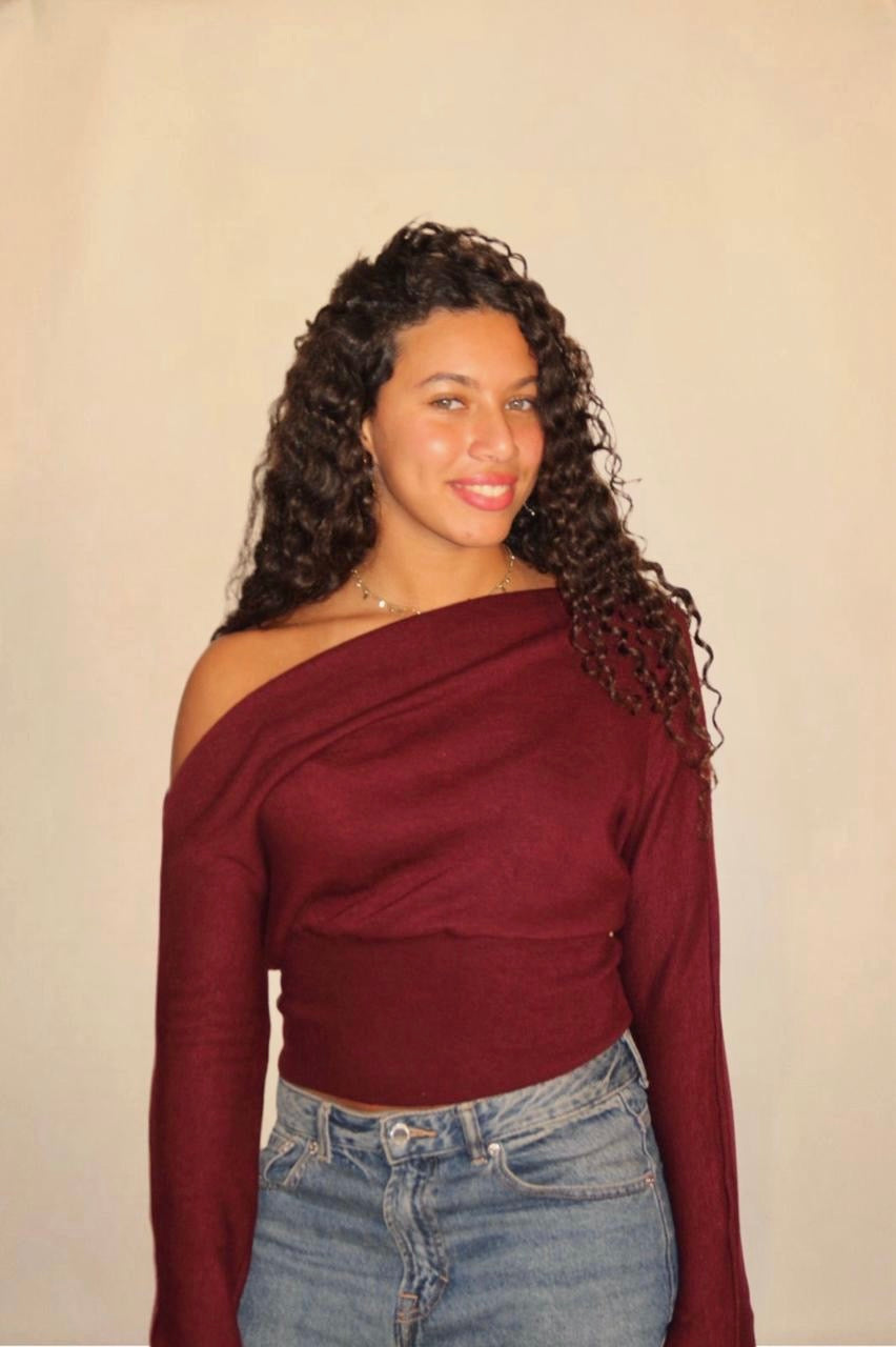 The off-shoulder sweater in burgundy
